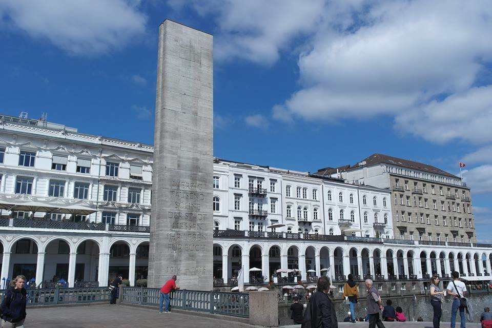 img-1537182472.jpg