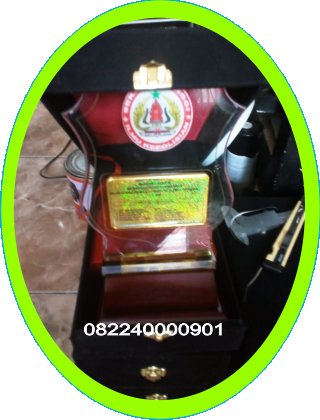 img-1545295759.jpg
