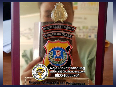 plakat kayu kuningan, jual plakat kayu, harga plakat, plakat adalah, plakat box, harga plakat kayu kuningan,plakat, plakat bandung, plakat sumatera, plakat jawa barat, plakat sulawesi, plakat kalimantan, plakat indonesia, indonesia plakat, plakat bali, plakat ambon, plakat papua, plakat jawa,  plakat jawa tengah, plakat jawa timur, plakat sumatera barat, plakat sumatera selatan, plakat sumatera utara, plakat jambi, plakat riau, plakat sulawesi tenggara, plakat sulteng, plakat sulawesi barat, plakat sulawesi utara, plakat ntt. plakat akrilik, plakat marmer, plakat timah, plakat kristal, plakat kuningan, plakat kayu, plakat papan nama, plakat miniatur, plakat resin, papan nama, plakat indah, plakat mewah plakat murah, plakat termurah, plakat berkualitas, plakat piala, plakat led, plakat elegan, plakat modern, plakat moderen, plakat instansi, plakat bumn, plakat TNI,plakat unik, raja plakat, plakat BUMN, medali, medali unik, medali murah, medali kuningan, medali berkualitas, medali perak, medali emas, medali perunggu, medali instansi, medali elegan, medali modern, medali unggul, medali TNI, medali wisuda, medali modern, medali olahraga, medali berkualitas,souvenir, souvenir unik, souvenir murah, souvenir kuningan, souvenir berkualitas, souvenir elegan, souvenir modern, siuvenir moderen, souvenir unggul, souvenir olahraga gantungan kunci, gantungan kunci elegan, gantungan kunci modern, gantungan kunci moderen, gantungan kunci berkualitas, gantungan kunci unik, gantungan kunci instansi, gantungan kunci BUMN,  gantungan kunci unggul, gantungan kunci TNI, trophy keren, trophy mewah, trophy berkualitas, trophy olahraga, trophy unik, trophy, trophy bandung, trophy indonesia,