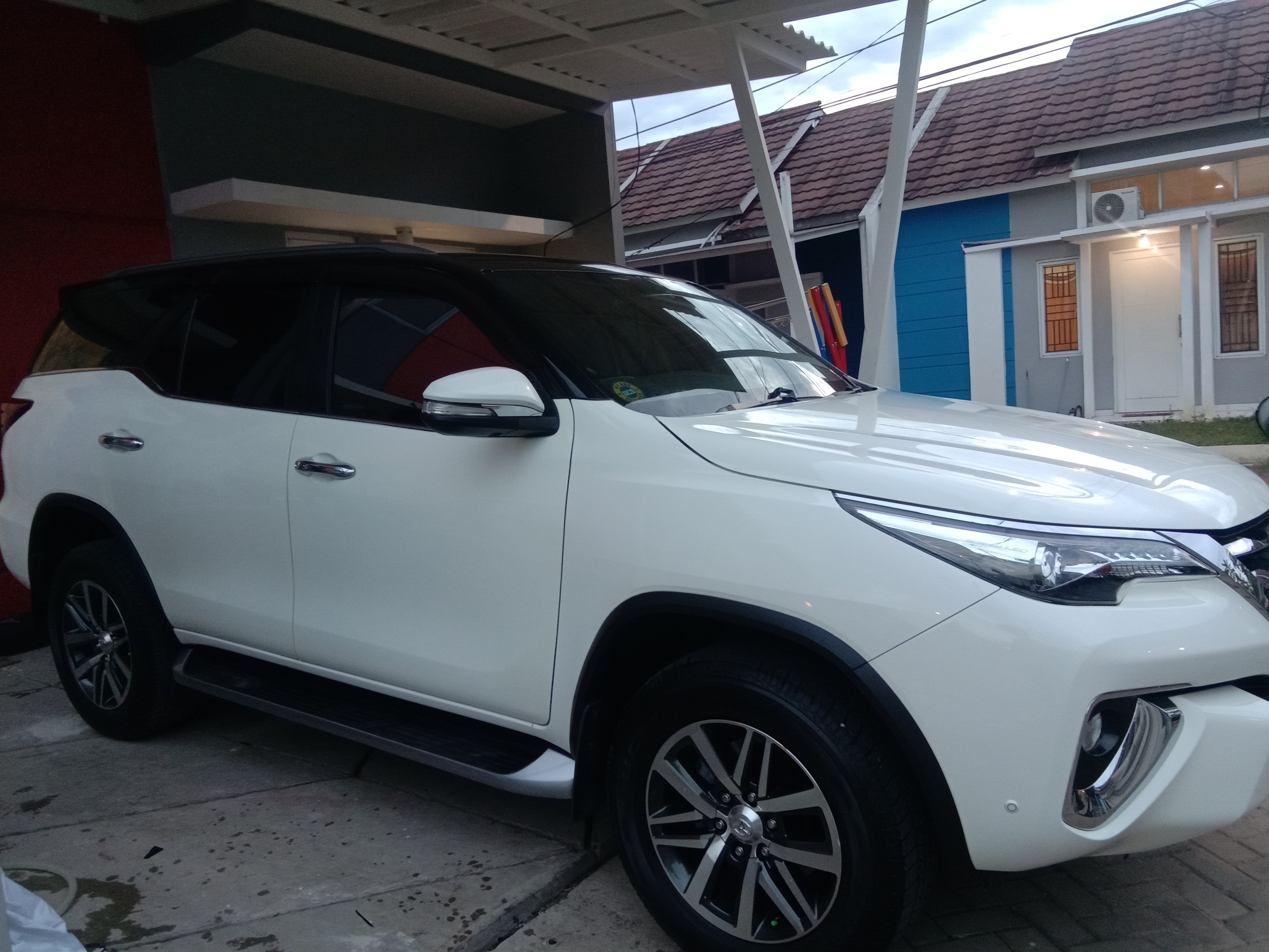 Wrapping Mobil Cempaka putih