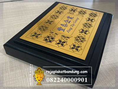 Raja plakat bandung, plakat bandung, jual plakat di bandung, harga plakat, plakat murah, plakat wisda, plakat penghargaan, plakat akrilik, plakat resin, plakat led, plakat adalah, plakat murah, plakat kristal, jual plakat kristal murah, plakat murah berkualitas, resin, piapa resin, membuat resin, plakat bahan resin, plakat gubernur, plakat mewah