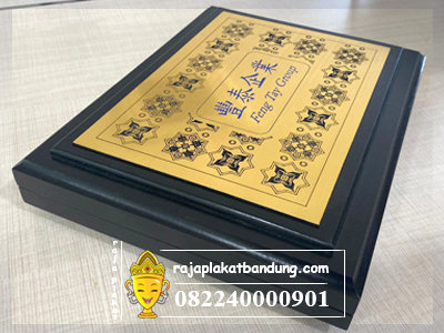 plakat bandung, jual plakat bandung, plakat kuningan, plakat kayu kuningan, plakat adalah, plakat murah, toko plakat bandung, plakat akrilik, plakat resin, plakat pemerintah, souvenir pemerintah