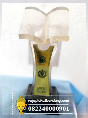 piala mtq, piala resin, piala kristal, costum plakat, plakat piala, jual plakat bandung, plakat murah bandung, toko plakat bandung, plakat akrilik, plakat pengajian