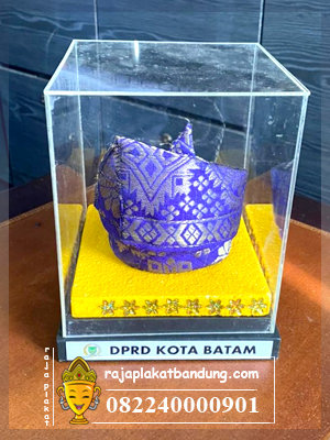 Souvenir dprd batam, souvenir perusahaan, souvenir premium, jual souvenir bandung, toko souvenir bandung, souvenir perusahaan murah, plakat bandung, jual plakat