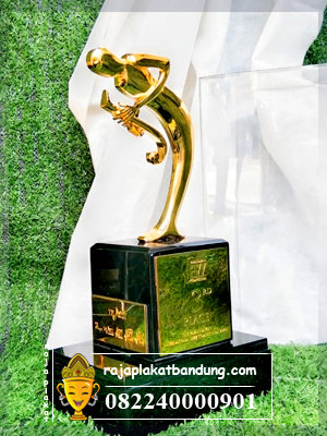 piala terompet, piala mewah, plakat terompet, jual piala bandung, piala custom, piala resin, piala bandung, raja plakat bandung, plakat logam, plakat resin, plakat penghargaan, desain plakat penghargaan, plakat penghargaan terompet