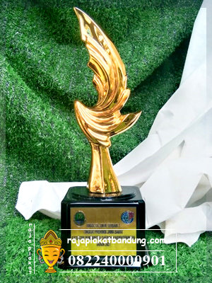 piala kujang, piala resin, piala logam, jual piala resin, contoh piala resin, piala pemerintahan,souvenir kujang, souvenir pemerintah, souvenir bandung, souvenir resin, souvenir kuningan, piala bandung, plakat bandung