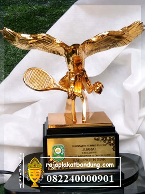 piala bulutangkis, piala badminton, piala premium, piala emas, piala custom, piala bandung, piala mewah, piala berkualitas