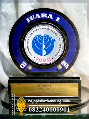 piala akrilik, piala kejuaraan, piala bandung, piala premium, piala custom, piala akrilik pomsi, piala pomsi, plakat pomsi, plakat akrili, plakat akrilik pomsi