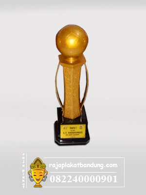 piala sepakbola, piala bola, trophy piala dunia, piala olahraga, piala gubernur, piala resin, piala logam, piala tumah, piala berkualitas, piala bandung, piala custom