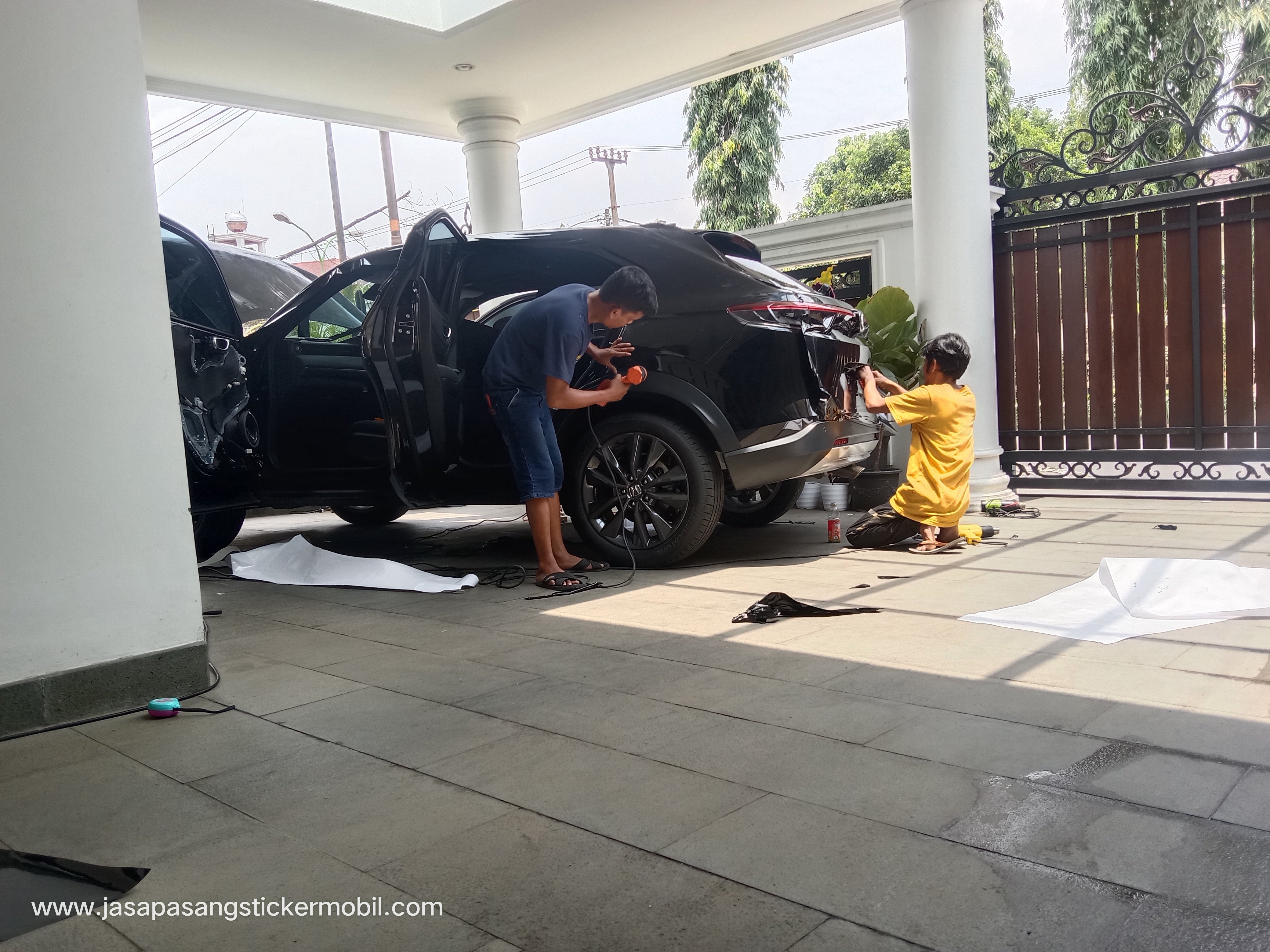 Jasa pasang sticker mobil Jakarta