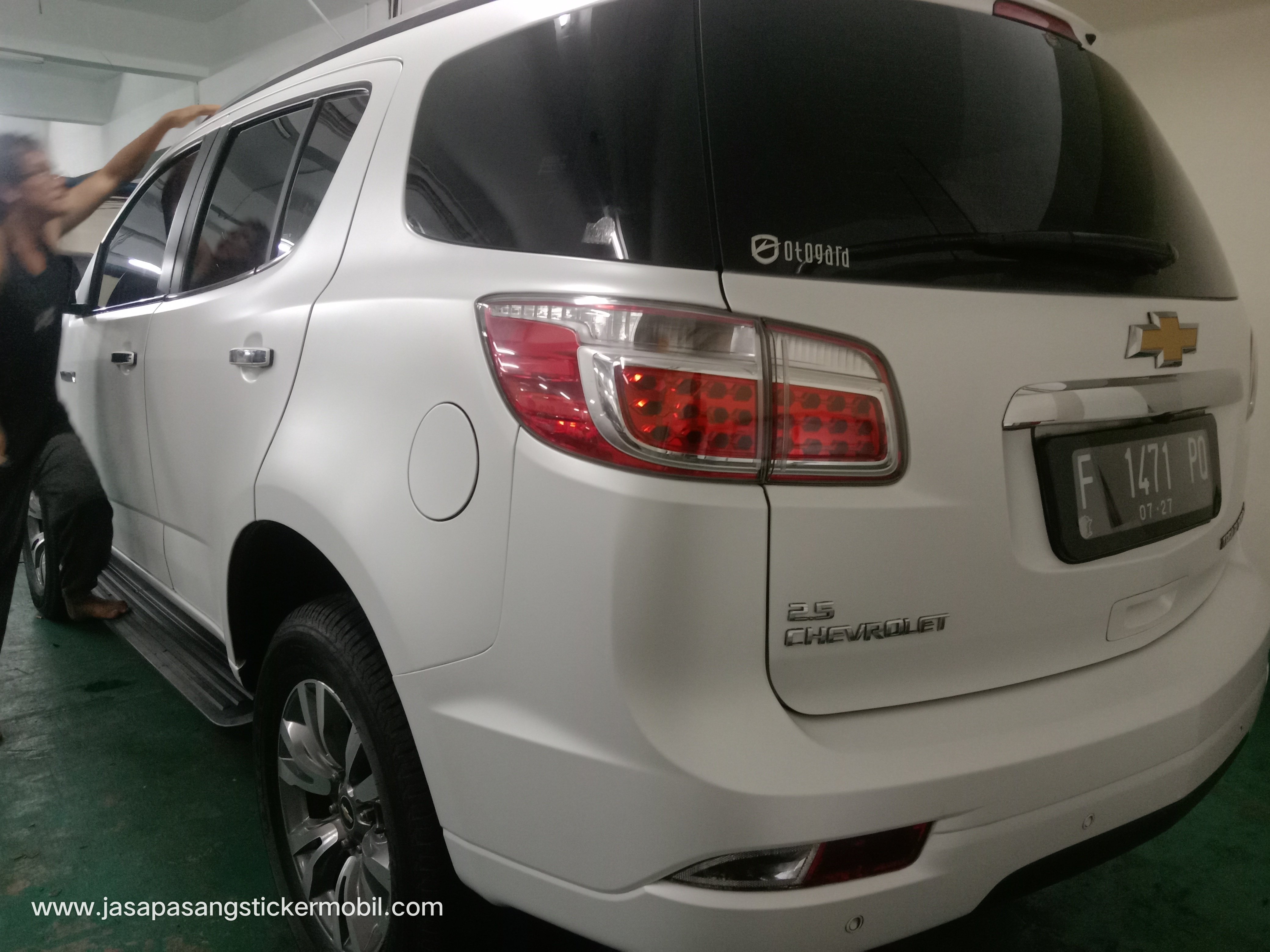 Wrapping Mobil Cempaka Putih