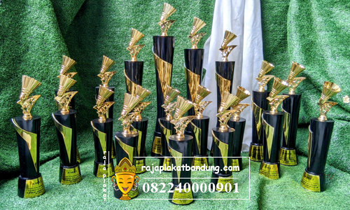 piala badminton polda jabar, piala bulutangkis polda jabar, piala polda, piala polda jabar, piala pemerintahan, piala olahraga, piala organisasi kepolisisan, piala bulutangkis polisi, piala bulutangkis, piala bandminton, jual piala bulutangkis, piala custom, toko piala bulutangkis terdekat