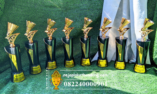 piala badminton polda jabar, piala bulutangkis polda jabar, piala polda, piala polda jabar, piala pemerintahan, piala olahraga, piala organisasi kepolisisan, piala bulutangkis polisi, piala bulutangkis, piala bandminton, jual piala bulutangkis, piala custom, toko piala bulutangkis terdekat