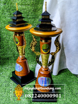 piala dinas, piala tph, piala dinas tph, piala pemerintahan, piala pemprov, piala dinas kota bandung, piala bandung, piala gedung sate, piala jawa barat, piala kujang, piala pemerintahan, piala pemerintah, piala kayu, piala miniatur, miniatur gedung sate, miniatur bandung, miniatur kujang