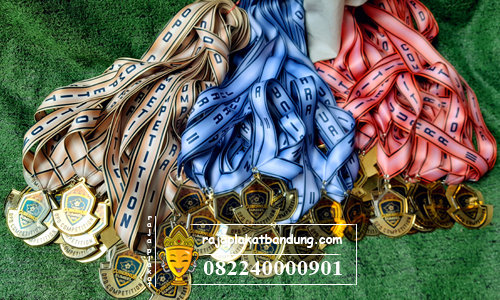 medali kapolda sumsel, medali kapolda, medali premium, contoh medali kuingan, medali kuningan, jual medali, medali akrilik, toko medali bandung, pusat medali bandung, medali mewah, contoh medali mewah, medali olahraga, medali sepakbola, medali badminton