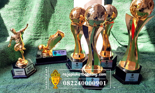 piala gubernur sumsel, piala bergilir, piala sepakbola sumsel, piala logam, piala kuningan, jual piala sepakbola, grosir piala sepakbola, toko piala sepakbola, piala sepakbola sumsel, piala bergilir, piala topscore, piala pemain terbaik, piala penghargaan