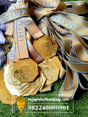 memedali gubernur sumsel, medali gubernur, medali premium, contoh medali kuingan, medali kuningan, jual medali, medali akrilik, toko medali bandung, pusat medali bandung, medali mewah, contoh medali mewah, medali olahraga, medali sepakbola, medali badminton