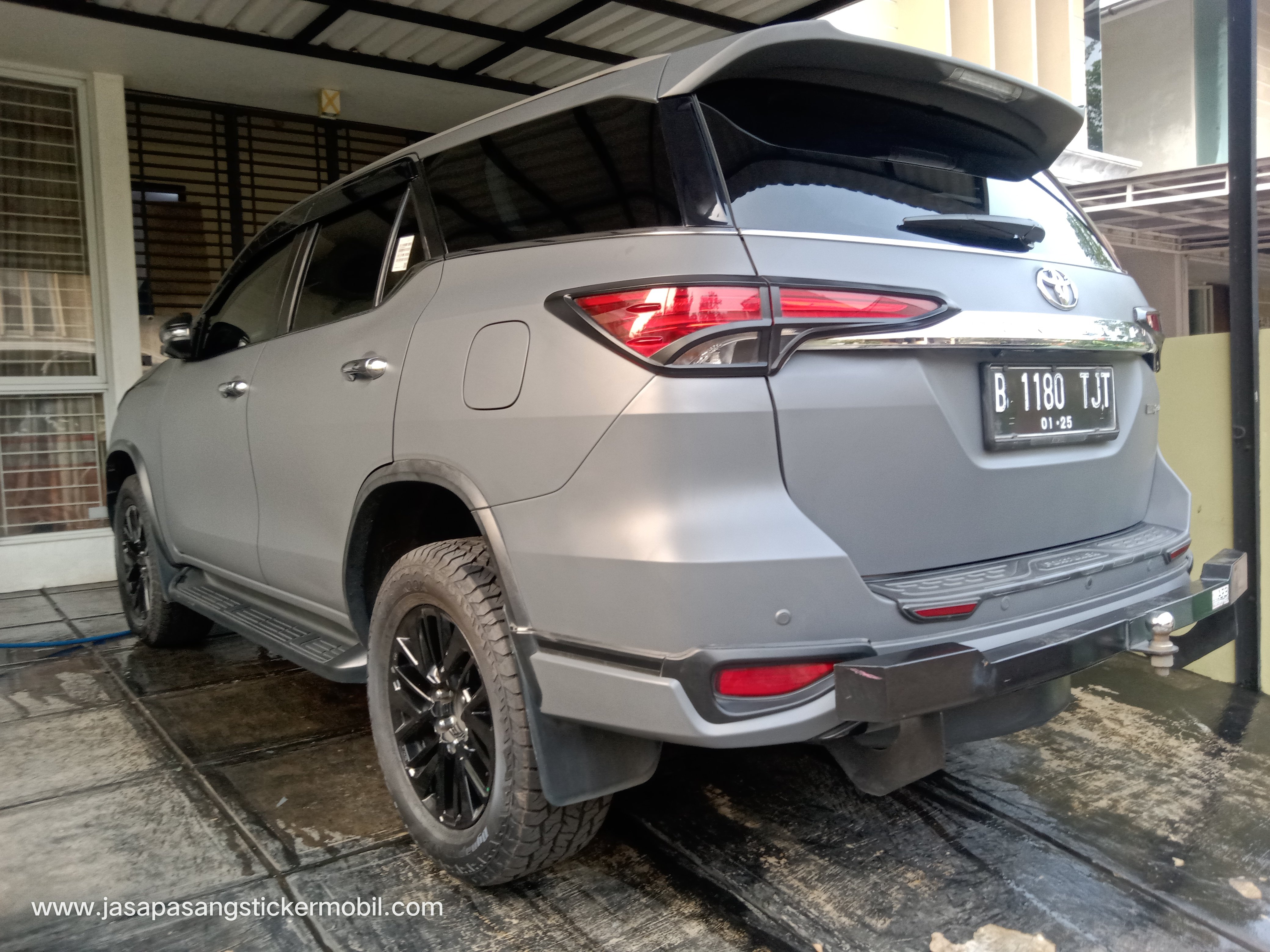 Jasa pasang sticker mobil BSD Serpong