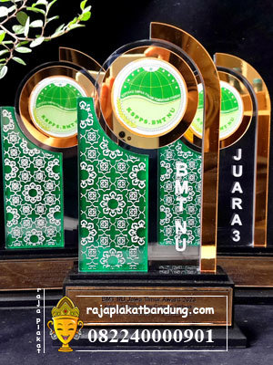 piala custom, jual piala custom, toko piala custom, contoh piala custom, plakat bmt nu, plakat nahdatul ulama, plakat penghargaan nu, plakat muhammadiyah, plakat peris, plakat penghargaan organisasi, plakat organisasi, plakat resin, pakat penghargaan resin, plakat resin penghargaan, pakat islam, plakat komunitas, pakat penghargaan dinas, plakat komunitas islam, plakat organisasi islam, plakat resin bandung, jual plakat penghargaan, toko plakat penghargaan, contoh plakat penghargaan