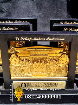 cinderamata bank indonesia, cinderamata bank, cinderamata bank bni, cinderamata bank bri, cinderamata bank mandiri, cinderamata bank bsi, cinderamata bank bni, cindermata perusahaan, cinderamata dinas, cinderamata bumn, cinderamata corporate, cinderamata pemerintahan, cinderamata pemerintahan, plakat bank indonesia, plakat bi, plakat bank bi, plakat souvenir, souvenir bank indonesia, plakat bank indonesia, plakat bank, souvenir bank, contoh plakat bank, contoh souvenir bank, plakat kuningan, plakat bank kuningan, plakat kayu kuningan, souvenir bank pemerintah, plakat bank bri, plakat bank bni, plakat bank mandiri, plakat bank BCA, plakat bank btn, pakat bank bjb