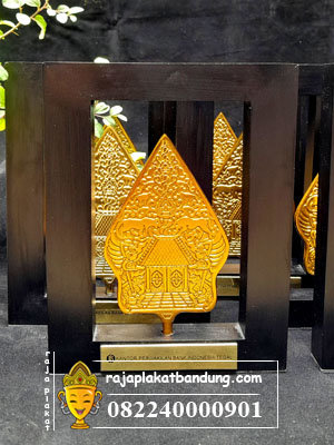 souvenir wayang, souvenir khas jawa tengah, souvenir khas jawa timur, souvenir bank, souvenir bank indonesia, souvenir bank btn, souvenir bank mandiri, souvenir bank bjb, souvenir perusahaan, souvenir corporate, jual souvenir bank, jual souvenir wayang, toko souvenir persusahaan, plakat bank indonesia, plakat bi, plakat bank bi, plakat souvenir, souvenir bank indonesia, plakat bank indonesia, plakat bank, souvenir bank, contoh plakat bank, contoh souvenir bank, plakat kuningan, plakat bank kuningan, plakat kayu kuningan, souvenir bank pemerintah, plakat bank bri, plakat bank bni, plakat bank mandiri, plakat bank BCA, plakat bank btn, pakat bank bjb