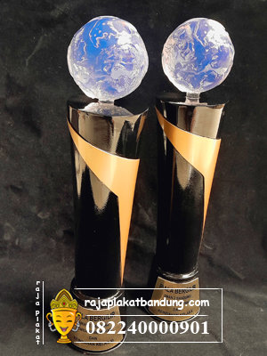 piala custom, piala resin custom, piala custom resin, piala penghargaan, piala sman 2, piala bergilir, piala bergilir custom, piala penghargaan resin, contoh piala penghargaan, jual piala penghargaan, contoh piala penghargaan resin, piala resin bandung, plakat penghargaan, jual piala sekolah, piala kejuaraan, piala bergilir sman 2, piala kebersihan, piala keindahan, souvenir premium, piala premium, plakat premium, plakat custom, rajaplakat bandung