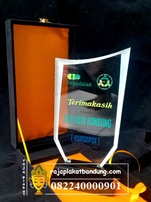 plakat pegadaian, plakat corporate, plakat akrilik pegadaian, contoh plakat akrilik, desain plakat akrilik, plakat akrilik bandung, plakat custom, rajaplakat bandung, piala custom, souvenir premium, piala custom, souvenir custom, plakat akrilik custom, plakat akrilik harga, plakat akrilik elegan, plakat akrilik untuk penghargaan, desain plakat akrilik, plakat akrilik laser, plakat akrilik promosi, plakat akrilik murah, plakat akrilik unik, plakat akrilik premium, plakat akrilik terjangkau, plakat akrilik untuk acara, plakat akrilik profesional, plakat akrilik dengan nama, plakat akrilik karyawan, plakat akrilik perusahaan,