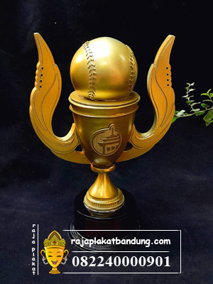 piala baseball, trofi baseball, piala juara baseball, penghargaan baseball, piala kejuaraan baseball, piala turnamen baseball, piala baseball terbaik, desain piala baseball, piala baseball berkilau, piala pemenang baseball, trofi untuk pemain baseball, piala kompetisi baseball, piala baseball mewah, piala baseball unik, hadiah turnamen baseball, piala baseball emas, piala baseball nasional, piala baseball internasional, piala baseball bahan resin, piala resin, piala resin baseball, piala custom, piala baseball custom, piala custom baseball, piala baseball murah, piala custom bandung, jual piala custom, jual piala baseball, raja plakat bandung, souvenir premium, pusat souvenir, pusat piala, pusat plakat, piala custom, plakat custom, raja plakat bandung, souvenir premium