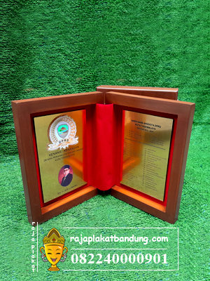 plakat dprd tasikmalaya, plakat dprd, plakat dpr, plakat dpr tasikmalaya, plakat dprd tasik, plakat dpr tasik, plakat pemerintahan, plakat dpr bahan kuningan, plakat dprd bahan kuningan, plakat kuningan dpr, plakat dprd kuningan, plakat kuningan dprd, plakat pemerintahan, plakat pemerintahan dprd, plakat kuningan dprd, plakat dprd jawa barat, plakat custom, plakat kuningan custom, custom plakat kuningan, plakat pemerintah custom, plakat kuningan mewah, plakat penghargaan kuningan, plakat kuningan mewah, plakat kuningan bandung, plakat kuningan tasik, plakat dprd tasikmalaya mewah, plakat kenang kenangan kuningan, plakat kuningan custom bandung, contoh plakat kuningan, desain plakat kuningan, plakat kuningan dprd, desain plakat dprd, desain plakat dprd tasik, raja plakat bandung, souvenir premium, souvenir custom, piala custom