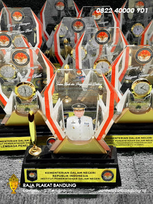 plakat akrilik, plakat akrilik custom, custom plakat akrilik, plakat akrilik bandung, desain plakat akrilik, plakat akrilik custom bandung, jual plakat akrilik, pusat plakat akrilik, plakat akrilik murah, contoh plakat akrilik, plakat ipdn, plakat kampus, plakat custom akrilik, custom plakat akrilik, jual plakat akrilik, grosir plakat akrilik, pusat plakat akrilik, plakat akrilik terdekat, raja plakat bandung, pusat plakat bandung, piala custom, plakat custom, souvenir premium