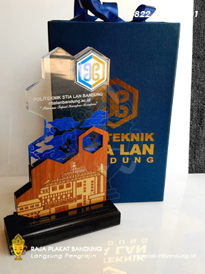 plakat stia lan, plakat akrilik, plakat akrilk custom, plakat kampus akrilik, plakat universitas, plakat universitas custom, custom plakat universitas, plakat akrilik, plakat akrilik custom bandung, plakat custom bandung, jual plakat bandung, desain plakat, desain plakat akrilik, contoh plakat akrilik, raja plakat bandung, piala custom, souvenir premium