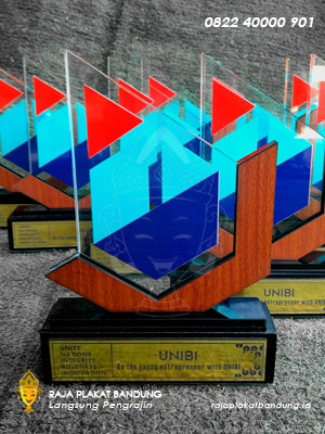 plakat unibi, plakat akrilik, plakat akrilik unibi, plakat universitas, plakat univetsitas informatika dan bisnis, plakat akrilik custom, plakat custom akrilik, plakat bandung, desain plakat bandung, jual plakat bandung, custom plakat akrilik, plakat akrilik custom, plakat akrilik murah, jual plakat akrilik, raja plakat bandung, piala custom, souvenir premium
