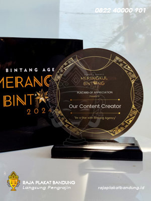 plakat merangkul bintang, souvenir merangkul bintang, souvenir perusahaan, souvenir corporate, souvenir bandung, souvenir perusahaan custom, souvenir akrilik, souvenir akrilik perusahaan, contoh souvenir perusahaan, contoh souvenir corporate, souvenir akrilik murah, souvenir akrilik bandung, souvenir custom bandung, contoh souvenir, souvenir penghargaan, souvenir penghargaan perusahaan, souvenir untuk penghargaan, souvenir akrilik mewah, souvenir corporate custom, raja plakat bandung, piala custom, plakat custom, souvenir premium