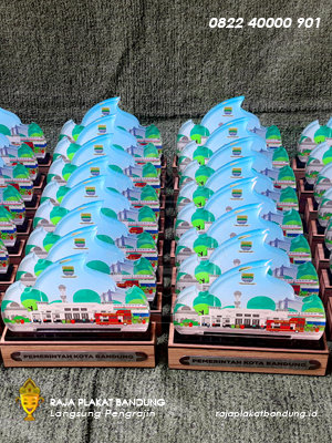 plakat Pemkot Bandung, plakat akrilik Pemkot Bandung, plakat penghargaan Pemkot Bandung, plakat resmi Pemkot Bandung, plakat Pemerintah Kota Bandung, plakat akrilik custom, plakat akrilik murah bandung, plakat akrilik custom, custom plakat akrilik, plakat akrilik murah bandung, plakat akrilik di bandung, desain plakat akrilik, plakat akilik pemkot, plakat pemkot bahan akrilik, plakat karilik pemeritahan, plakat pemerintah bahan akrilik, plakat akrilik custom terdekat, plakat bandung, raja plakat bandung, souvenir premium, piala custom