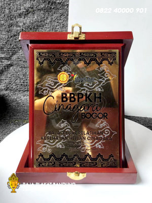 plakat bbpkh, souvenir bbpkh, souvenir corporate, souvenir premium, souvenir kayu, souvenir perusahaan, souvenir corporate gift, corporate gift, souvenir custom, custom souvenir, souvenir perusahaan custom, custom souvenir perusahaan, souvenir bandung, souvenir plakat, plakat souvenir, souvenir di bandung, souvenir kayu custom, custom souvenir kayu, cinderamata souvenir, souvenir terdekat, raja plakat bandung