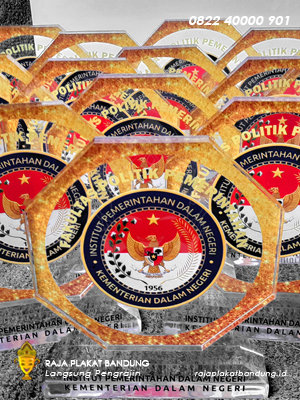 plakat ipdn, cinderamata ipdn, cinderamata custom, cinderamata akrilik, cinderamata kampus, cinderamata universitas, cinderamata institut pemerintahan dalam negri, cinderamata akrilik custom, cindermata custom bandung, contoh cinderamata, contoh cinderamata akrilik, cinderamata bandung