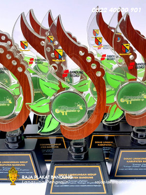 plakat dlkh, souvenir kujang, plakat kujang, piala kujang, plakat pemerintah souvenir pemerinta, piala pemerintah, plakat logam, plakat resin, plakat emas, plakat corporate, plakat bandung, souvenir corporate, souvenir corporate, souvenir khas jawa barat, souvenir kujang akrilik, souvenir akrilik kujang, souvenir premium, raja plakat bandung, piala custom