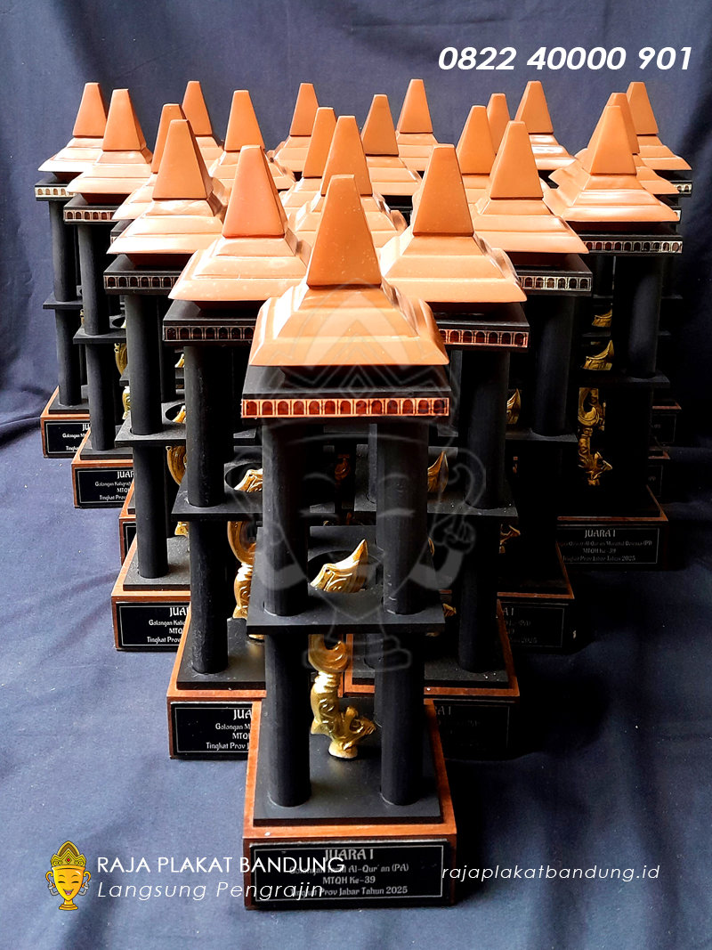 piala mtqh jabar, piala MTQ, piala MTQ custom, piala lomba MTQ, piala kejuaraan MTQ, piala Musabaqah Tilawatil Quran, piala MTQ akrilik, piala MTQ resin, piala MTQ logam, piala penghargaan MTQ, piala islami custom, piala kayu, piala kayu custom, piala kayu premium, piala kayu elegan, piala kayu ukir, piala kayu penghargaan, piala kayu kejuaraan, piala kayu perusahaan, piala kayu instansi, piala kayu eksklusif