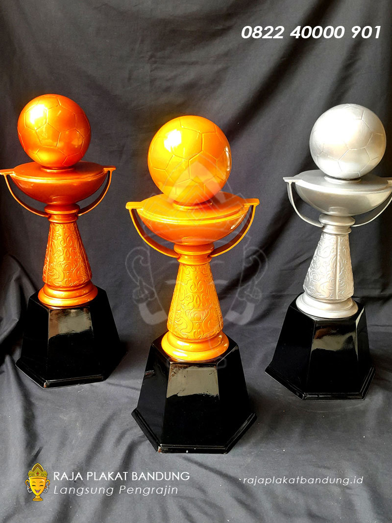 piala sepakbola bahan resin custom
