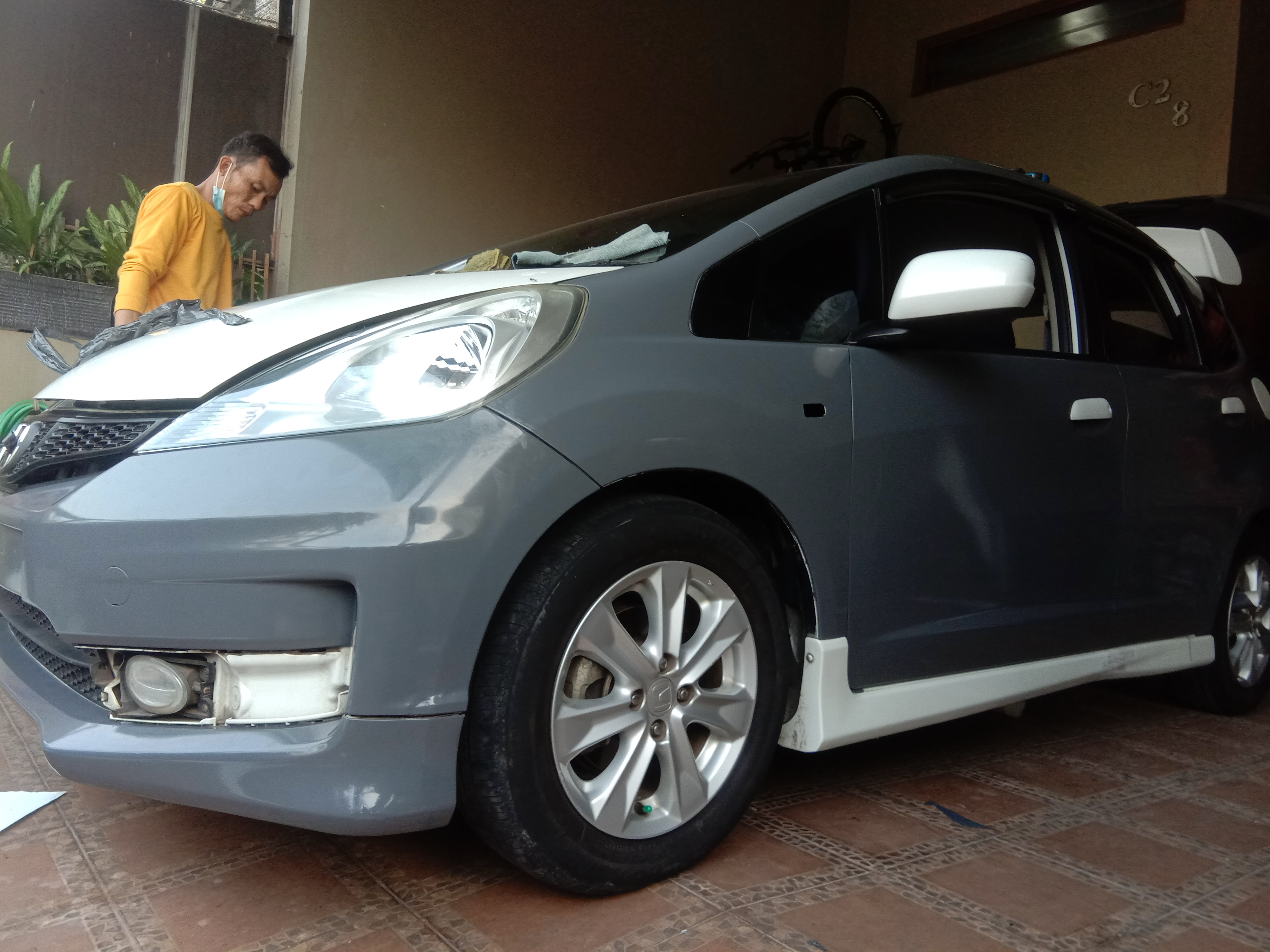 Jasa Pasang Sticker Mobil Panggilan | Wrapping Sticker Mobil