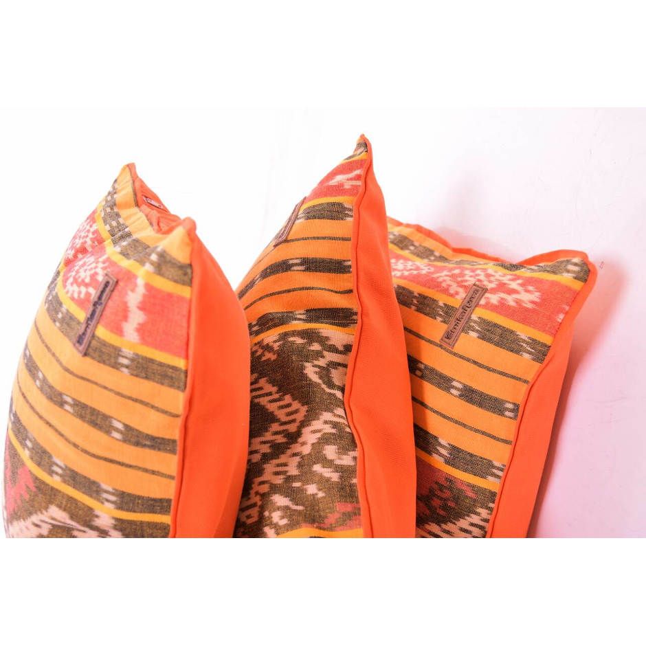 Sarung Bantal Orange Tenun