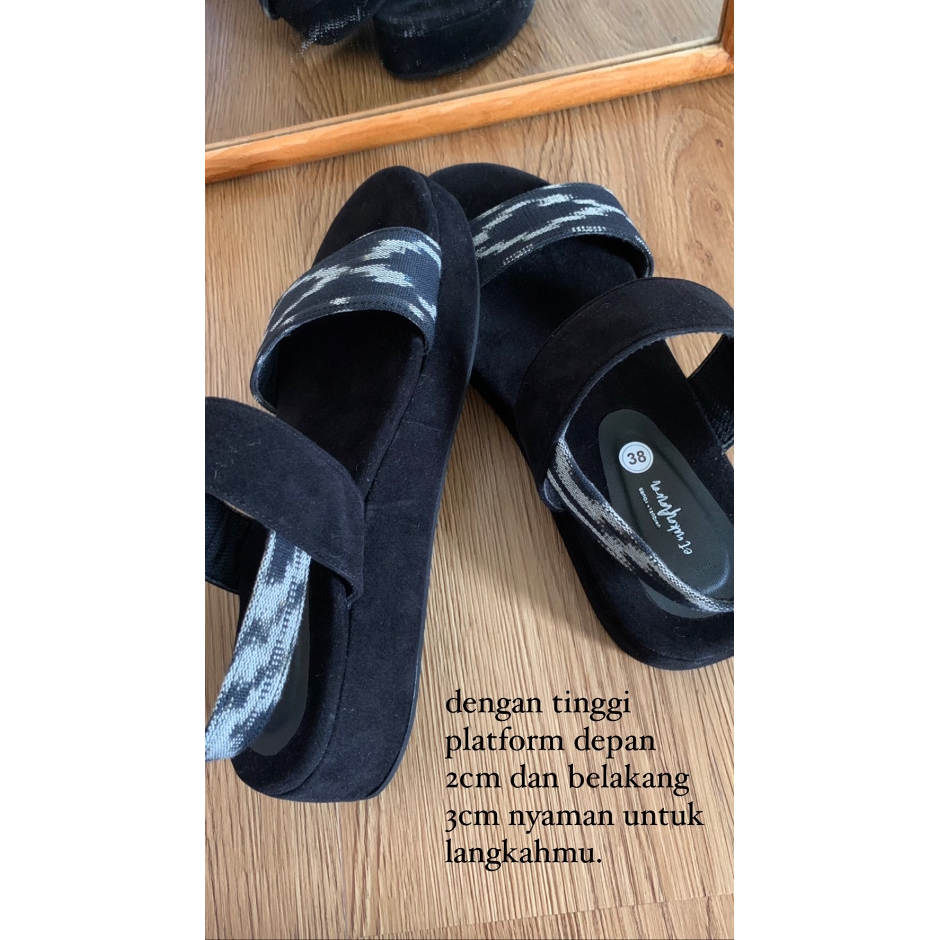 Mariri Platform sandals