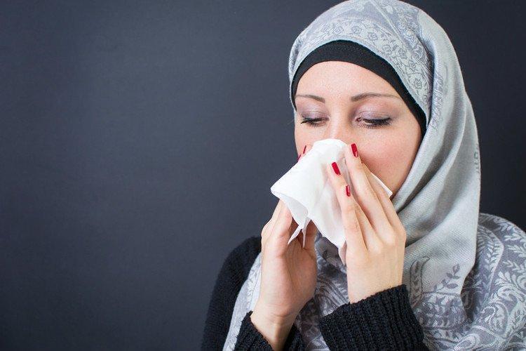 Adab Ketika Bersin dan Menguap