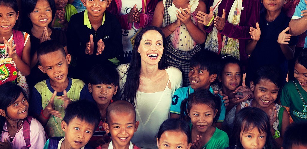 Belajar 4 hal positif ini dari Angelina Jolie
