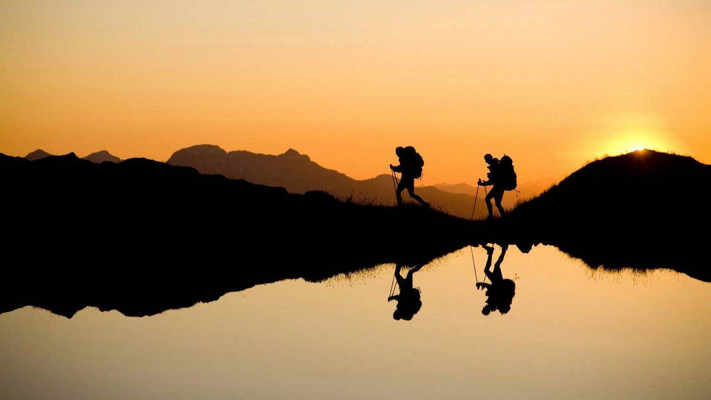 9 barang wajib yang harus dibawa ketika naik gunung