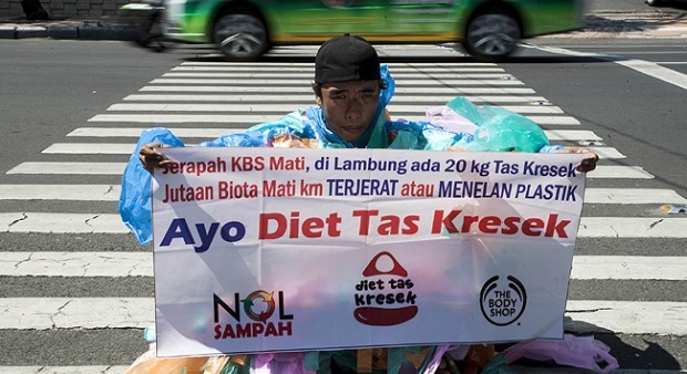 Plastik berbayar, efisien gak sih?