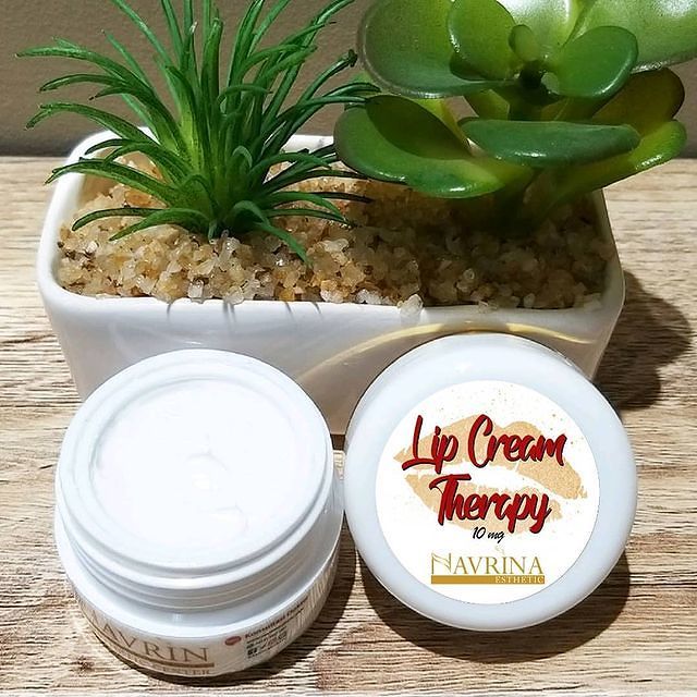Navrin Lip Cream Therapy Krim Bibir Kering