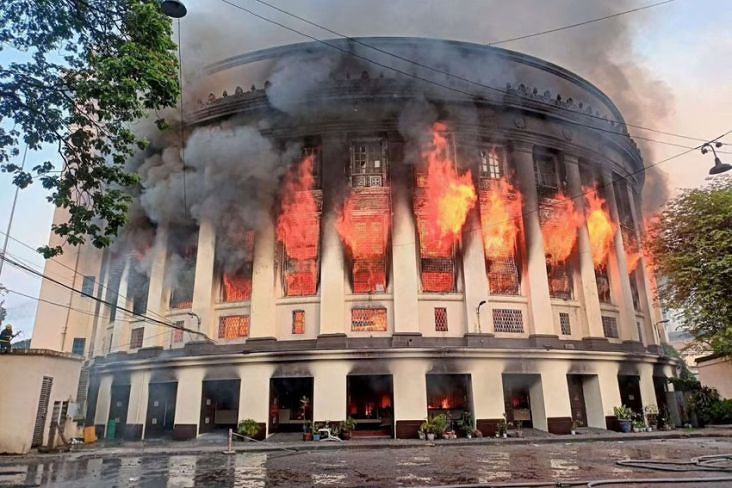 Gedung Kantor Pos Bersejarah di Manila Kebakaran, Petugas Damkar Alami Luka Ringan