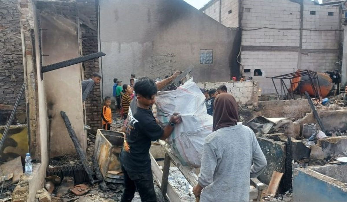 Kebakaran 25 Rumah Warga Bandung, Sejumlah Mobil Damkar Dikerahkan