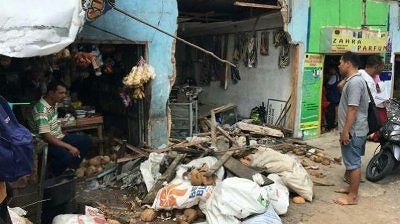 Dua Kios Warga Hancur Diterjang Truk Damkar di Bintan